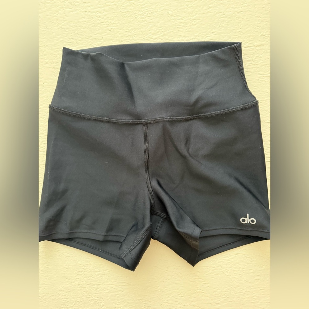 Alo Yoga Airlift Shorts 3”